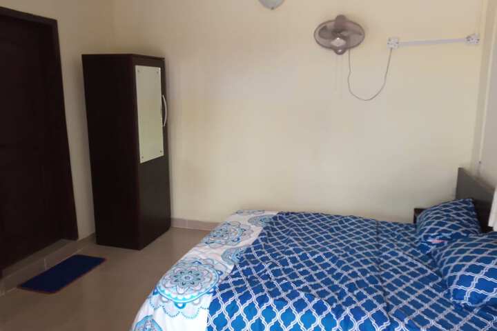 Room 4 of 13