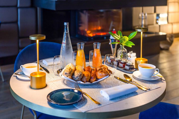 Breakfast/Coffee Service 49 of 243