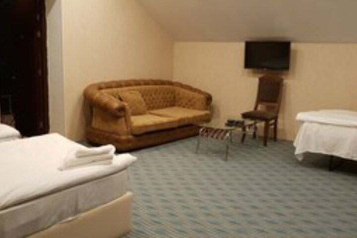 Room 50 of 90