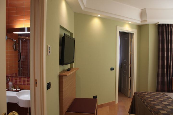 Room 10 of 60