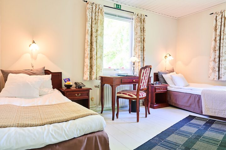 Room 18 of 103
