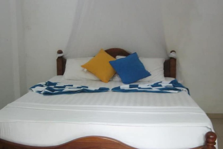 Room 6 of 63