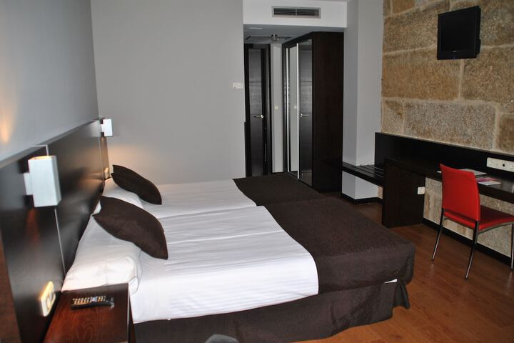 Room 10 of 42
