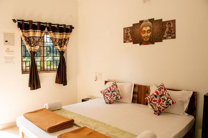Room 2 of 27