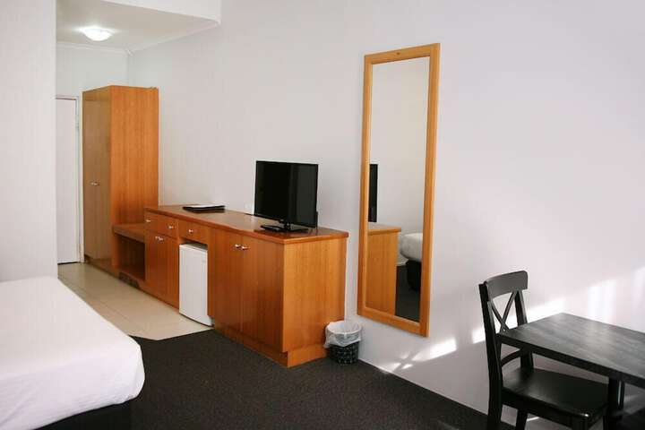 Room 9 of 32