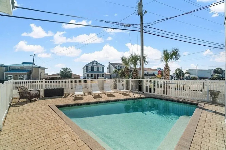 Pool 13 of 24