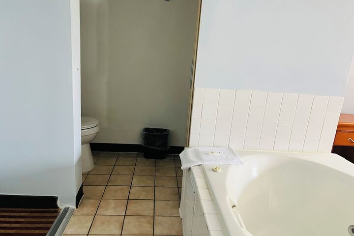 Room 48 of 74