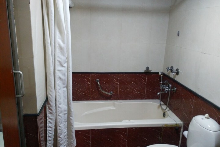 Room 19 of 28