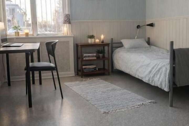 Room 4 of 16