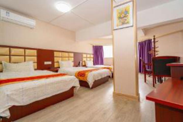 Room 5 of 6