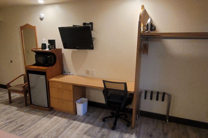 Room 11 of 35