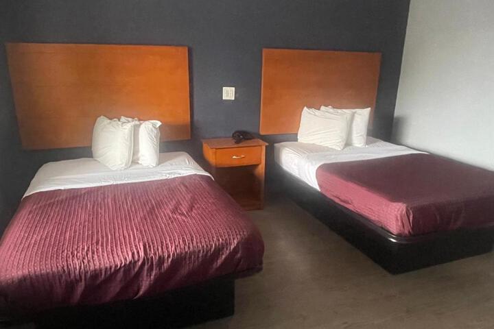 2 Double Beds (1 of 9)