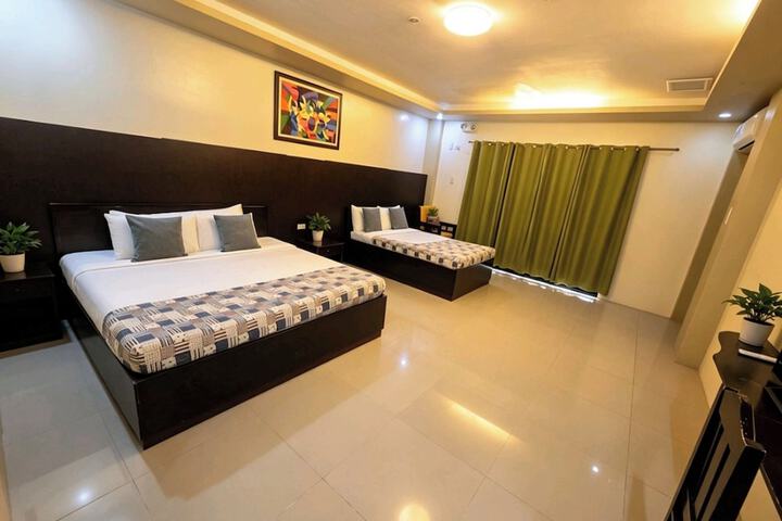 Room 8 of 33