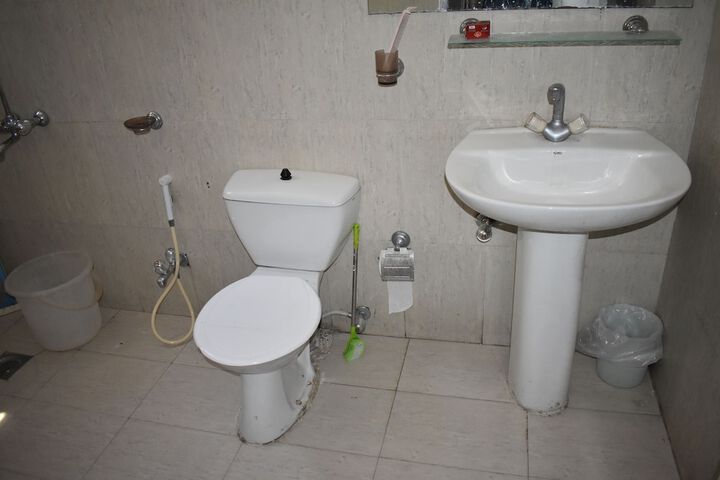 Room 5 of 6