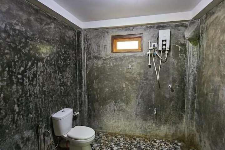 Room 12 of 33