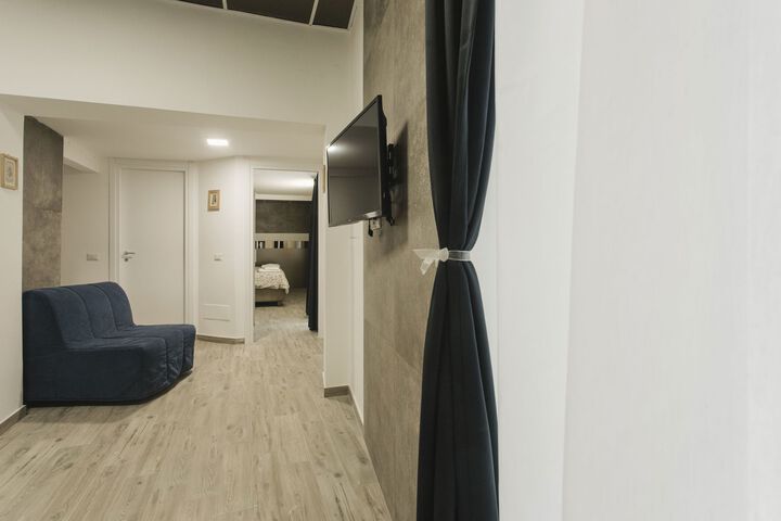 Room 53 of 182