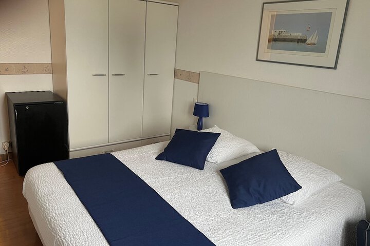 Room 4 of 68