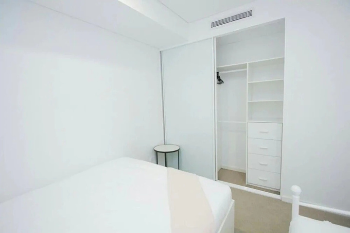 Room 4 of 14