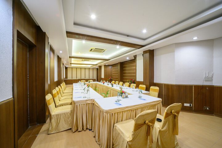 Ballroom/Hall 76 of 86