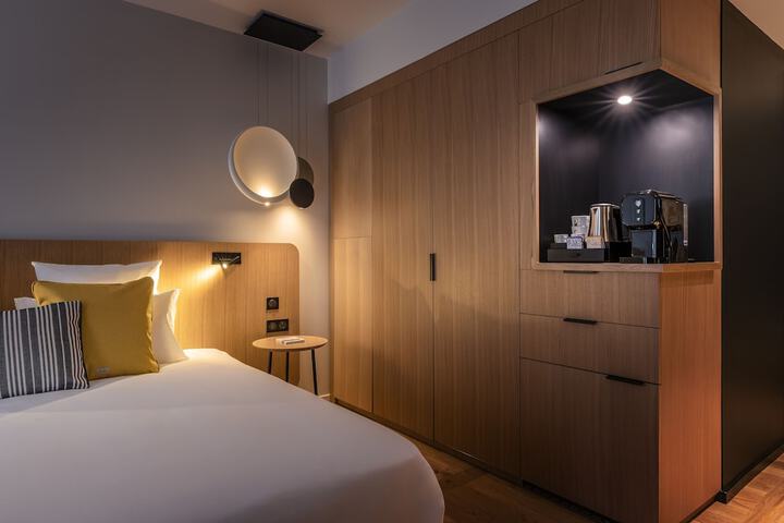 Room 16 of 51