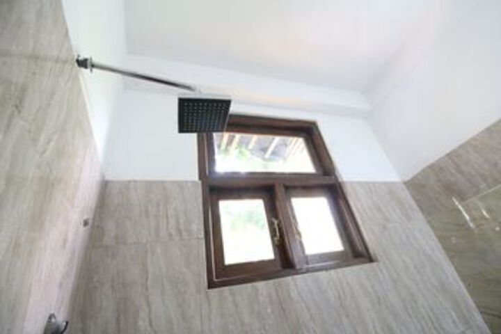 Room 4 of 28