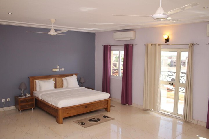 Room 37 of 144