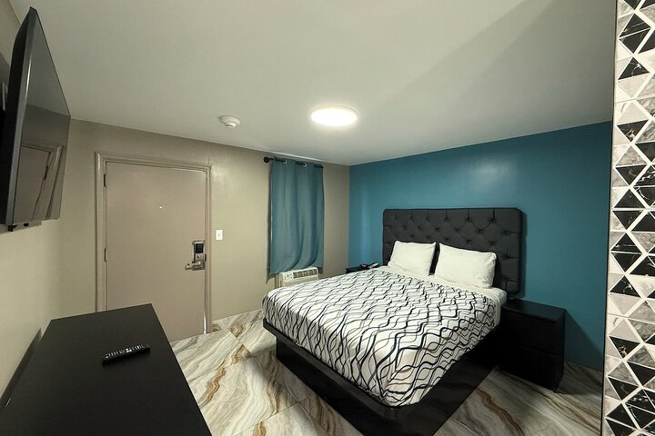 Room 12 of 26