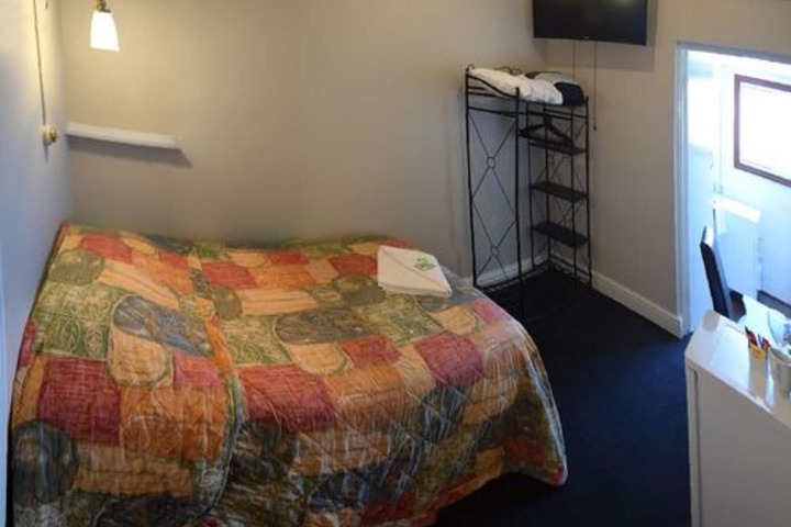 Room 40 of 98