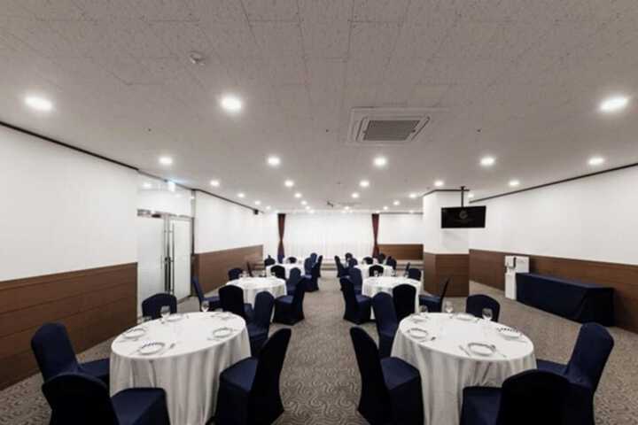 Ballroom/Hall 29 of 39