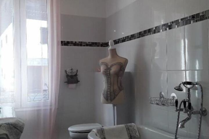 Room 8 of 14