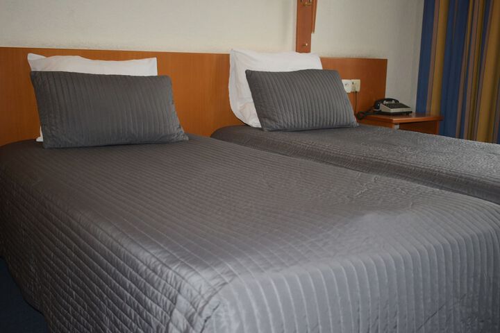 Room 7 of 40