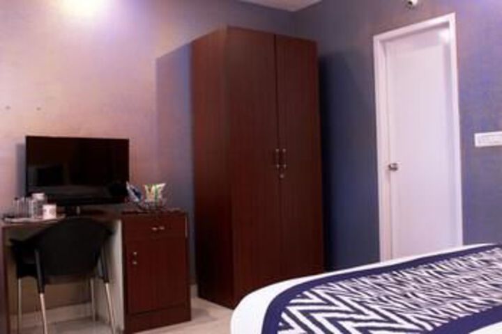 Room 12 of 25