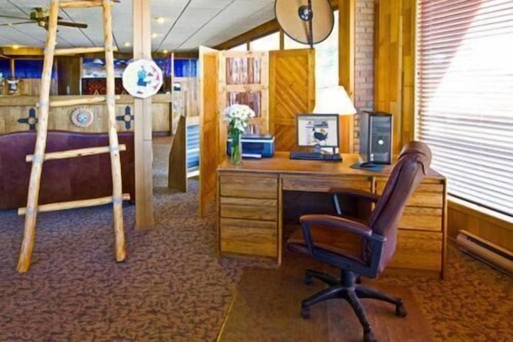 Business Center 65 of 87