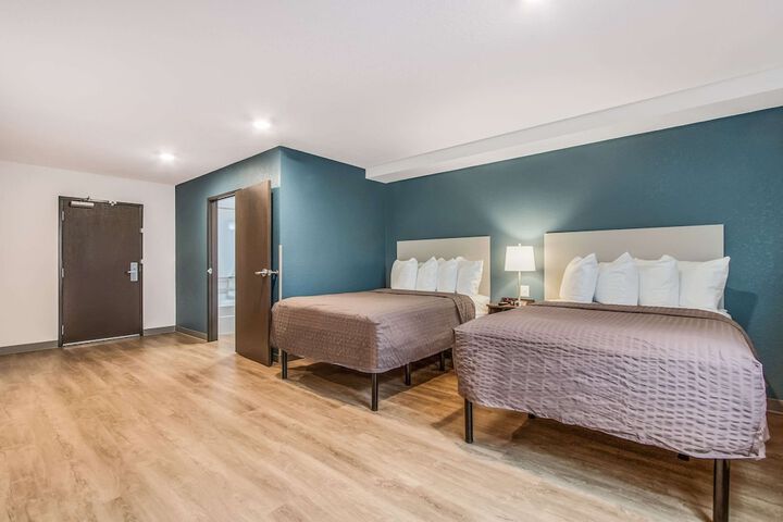 Double Accessible Queen Size Bed (11 of 11)