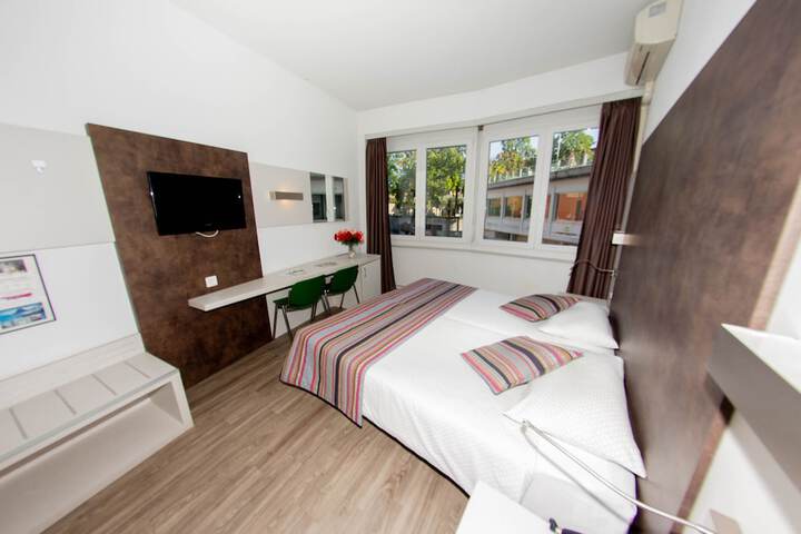 Room 15 of 98