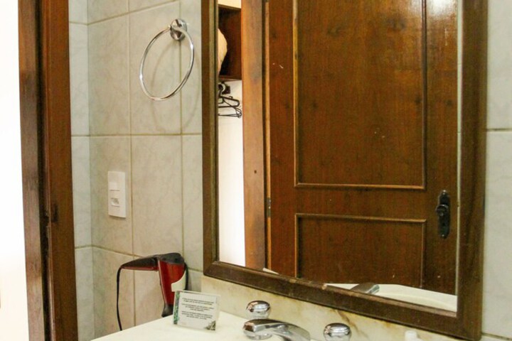 Room 30 of 48