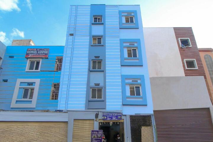 SPOT ON 81775 MOHIT GOKUL LODGE NEW LUXURY ROOMS NEAR SECUNDERABAD RAILWAY STATION