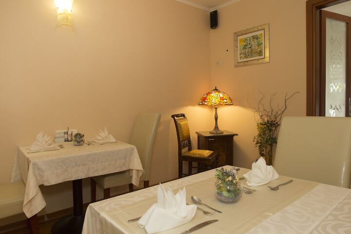 Dining 56 of 76
