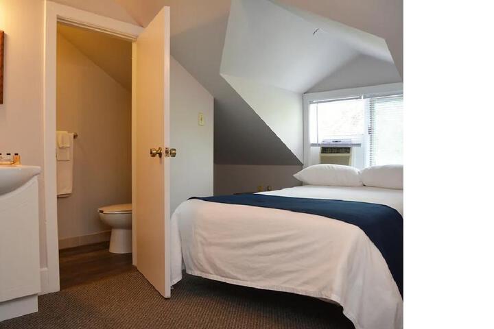 2 Queen Beds (17 of 34)