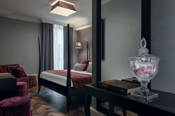 Room 32 of 82