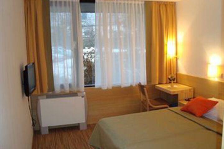 Room 19 of 29