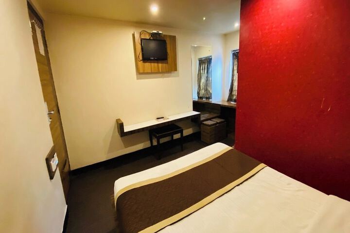 Room 6 of 24