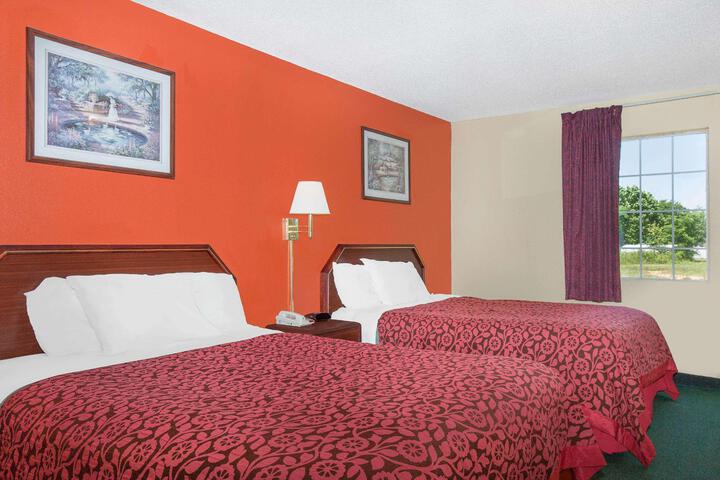 2 Queen Beds Accessible (5 of 6)
