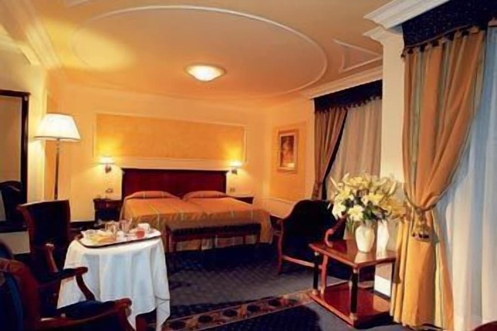 Room 19 of 77