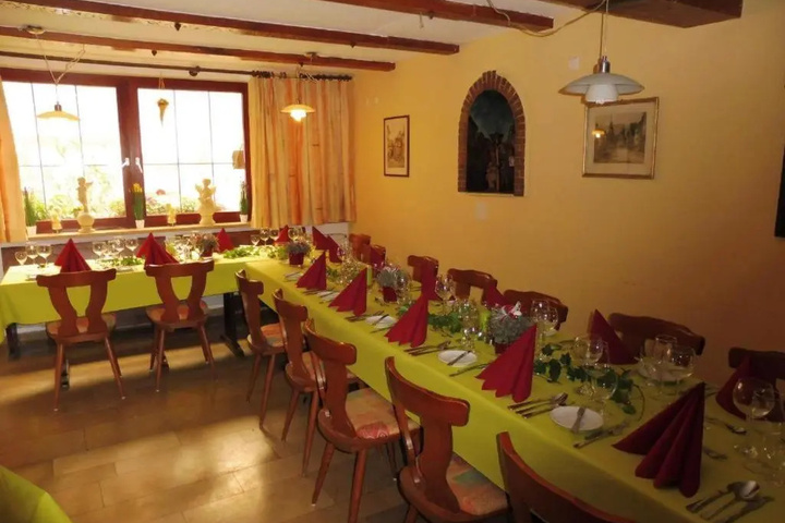 Dining 11 of 13