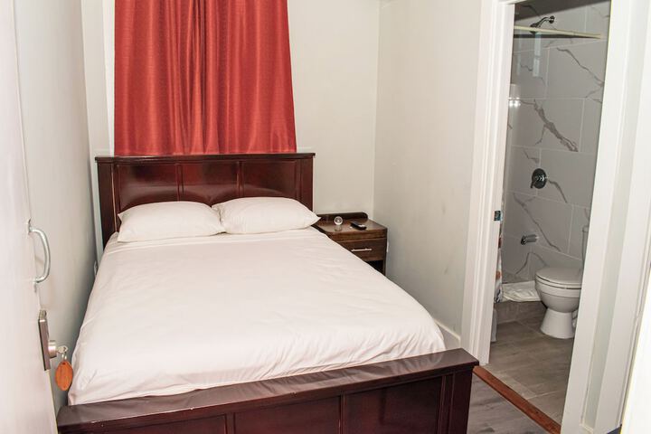 Room 4 of 16
