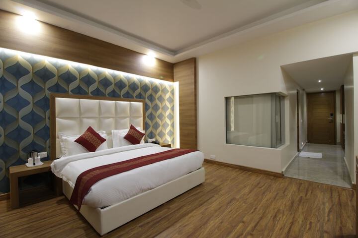 Room 8 of 70