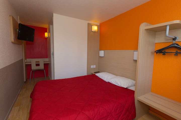 Room 4 of 33
