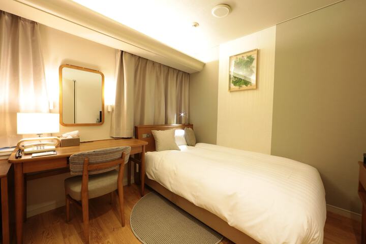 Room 12 of 93
