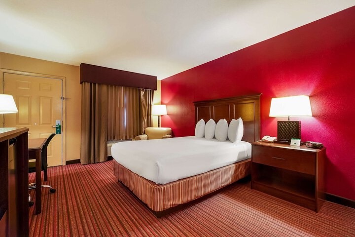 Room 9 of 34